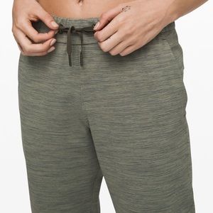 Lululemon on the fly full length pant -size 8